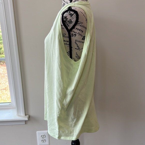 NWT Nike Dri-Fit Performance Tank Top - Picture 2 of 6